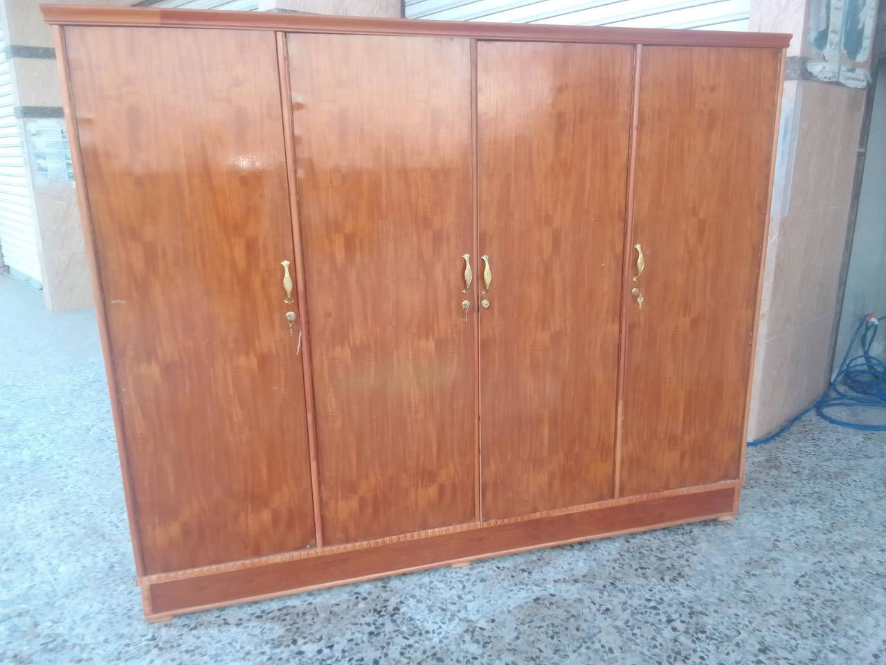 قنصور اربع ابواب شغل ثقيل حيل نضيف العنوان جانب الأيمن حي نجار ستفسار ***********,, ***********
