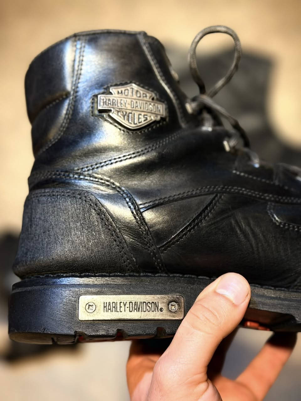 بوت هارلي دافيدسون اصلي جلد طبيعي 
نضيف جداً 
قياس 45  
سعر 75 الف 
يوجد توصيل لجميع المحافظات 
***********
