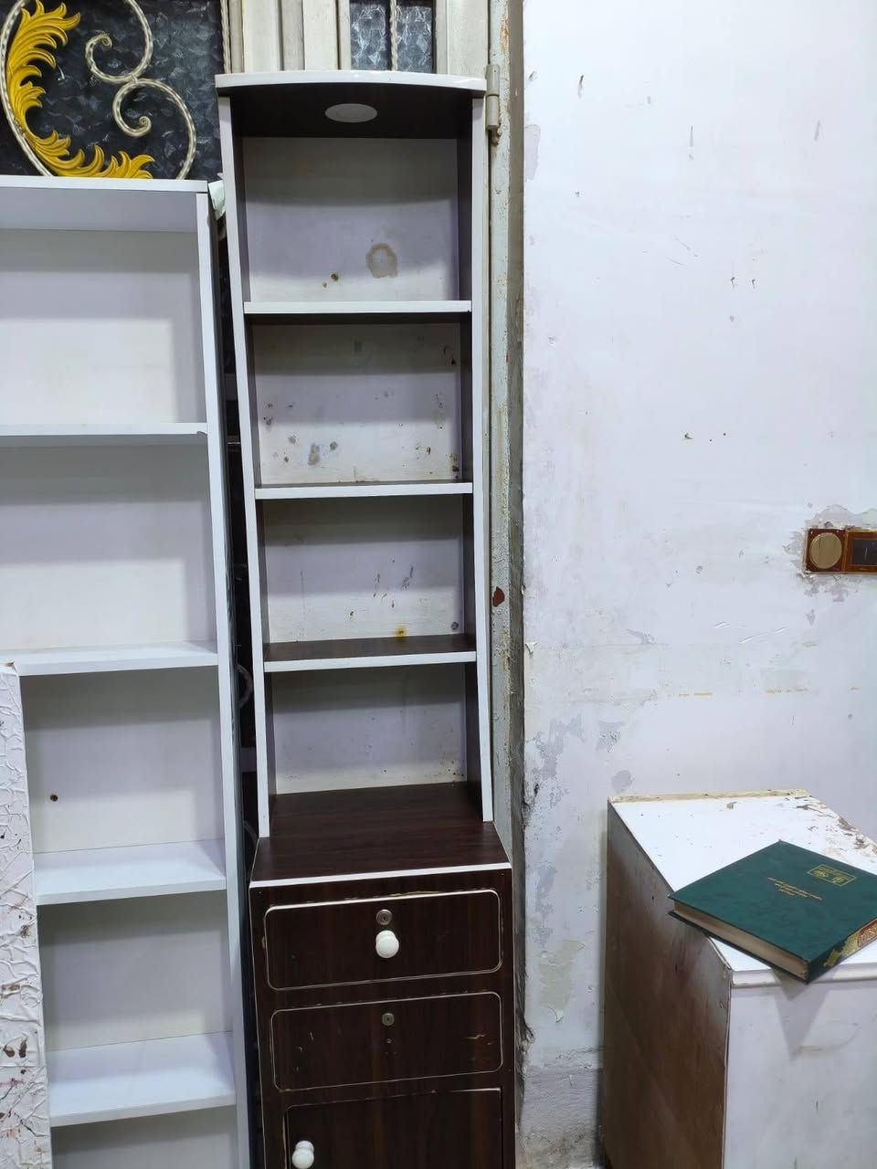 ميز حلاقة عدد اثنان مع فاترينه السعر ١٥٠ الف المكان كوفه شارع معمل الأسمنت قرب صورة الشيخ الوائلي ***********
