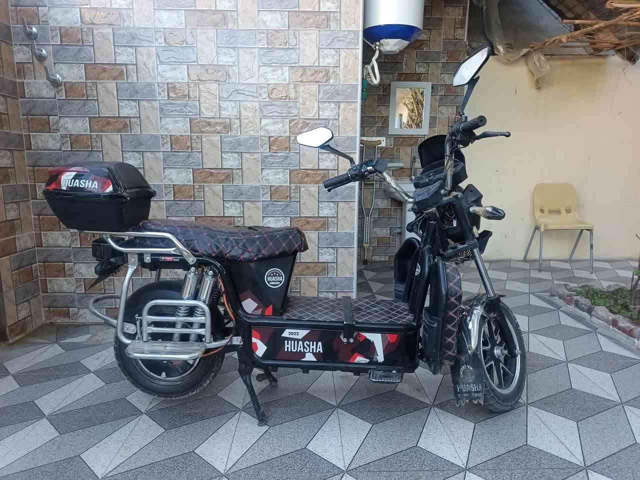 بايسكل شحن نظيف حيل بطاريات صار لها ثلاثه اشهر جدد للبيع السعر 400,000 المكان الرمادي التاميم.  ***********
