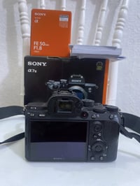 سوني A7III • عدسة 50مم • نظيفه جدا