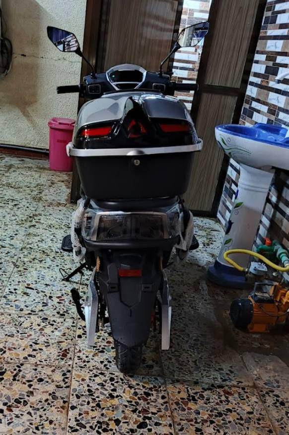 السلام عليكم دراجة شحن نوع سكنس سرعة 60 بطاريات 6 نظام سرقة تشغيل بصمة صارلهة 5 اشهر عندي بيهة عطل باتري فقط والبريك الخلفي بنزات تعبانة دراجة حلوة  السعر 450 العنوان سبع البور شارع الطيار ***********
