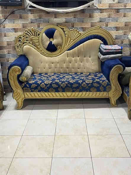 تخم ونص قنفات للبيع 2 كراسي و3 قنفات ام 3 نفرات و2 قنفات ام نفرين نضيف مكان العماره حي الخضراء السعر 600 وبي مجال رقم ***********
