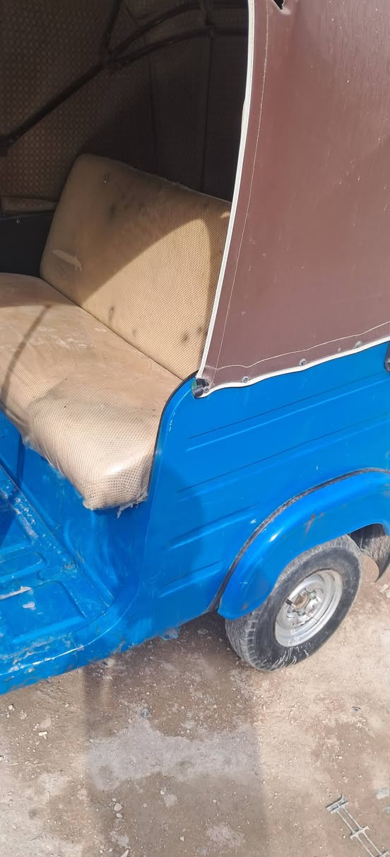 السلام عليكم تكتك 20 مرقم بسمي
مصبوغه عام بيها ضربه من وره من الجهتين ومعمره 
و مصبوغه عام مكينه خير من الله ٥٨٠٠ وبيها مجال 
***********
