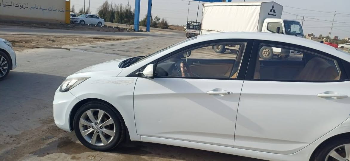 سلام عليكم للبيع اكسنت خليجي
موديل2014 رقم قادسيه
 
مكينه 1600 كفاله عامه
اسياره بسمنه تحويل ثاني يوم
 الاستفسار اتصل ع رقم
***********
