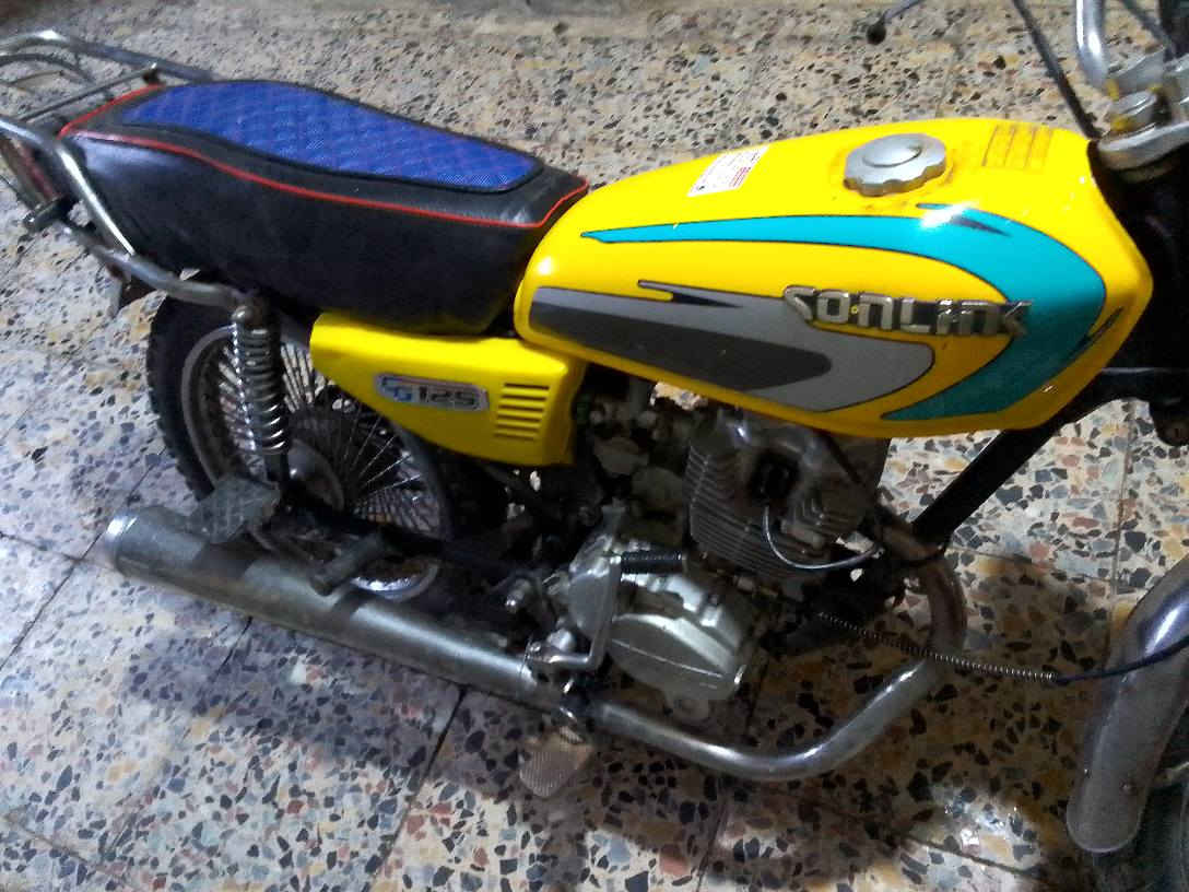 السلام عليكم دراجه يراني 5كير 2022اوراك موجوده 
الدراجه بيهة عطل او بل محرك ياما عاوج ولف او كايمه يعني ابيعهة طافيه السعر 300وبيهة مجال للطيبين مكاني بغداد***********
