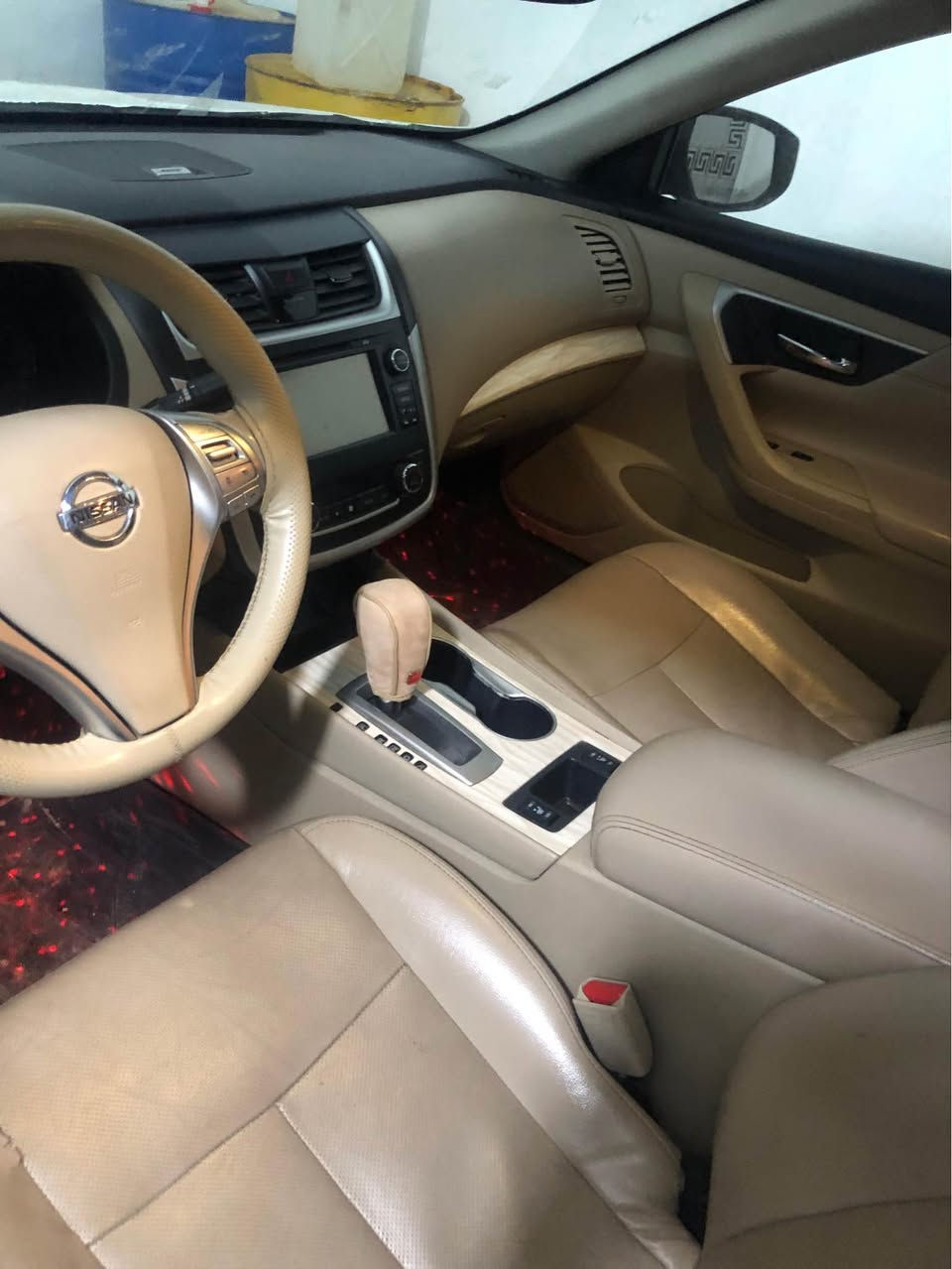 نیسان ئالتیما 
مۆدێل :٢٠١٧ کەنەدی ناو زەرد 
مەکینە V4 نەکرایتەوە بێ عەیبە
قەپات مواسەفات SL
سلایت،تبرید مرکەزی،سوکان هیتەر،کوشن جلدوهیتەر و کارەبای،هەموو پەرەشوتی بەشەرتە بەس  پەرەشوتی سوکانی،سیستەمە ،رادار وە خەتی،جادە،بەسمە ،شغال،تحدیل،
سورعت ،دژە خلیسک،دوگمەی تراکشن،
١٢ سەماعەیە ئمپری فایرە،گێرعادی و گێر توماتیک فول کەمەلیاتی بۆ کراوە،چوار تای نوێی هەیە 
سەنەوی نوێیە تا مانگی ١٠/٢٠٣٠،هەزە نوێیە
٤ پارچەی سبوغە کەمەک ناوی گرتیە
زۆر خاوێنە بێ مەسرەفە  ،هەرچوارلای حەساسە،
مواسەفاتی زیاتریشی هەیە 
سعر ١١٨$ کەمەک مجال 
شوێن شەقلاوە
ژمارە تەلەفۆن *********** شقلاوة, أربيل
