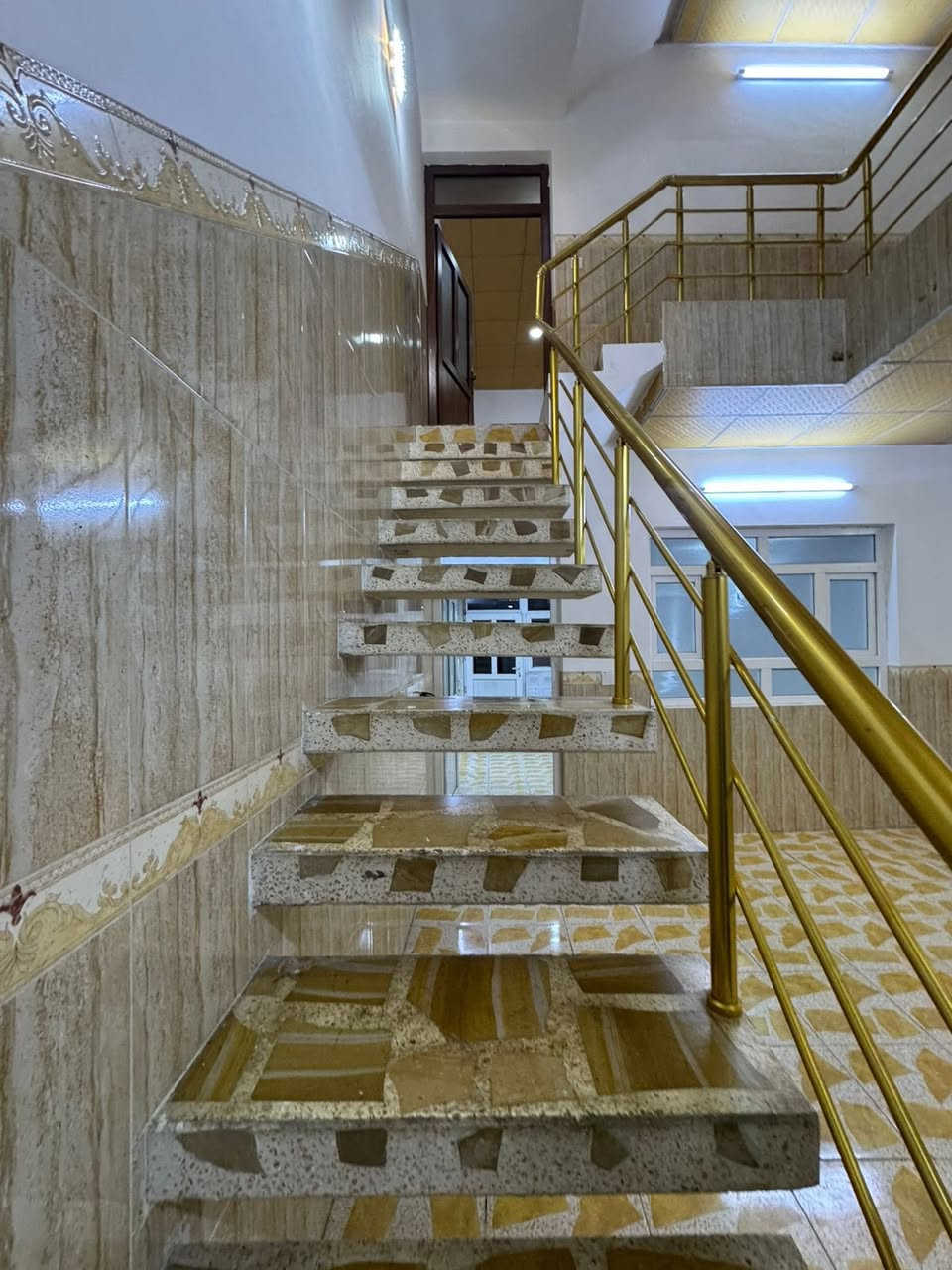 منزل للبيع في حي  #هفالان  ‏(مركز المدينة  اربيل) 
 خانوو بۆ فرۆشتن لەگەرەکی  #هەڤاڵان   
مساحة:- 100متر
  يتكون من :-
 مطبخ 
هول
 صحيات 
3 غرف نوم
البيت #طابو يسجل بأسم اي شخص يحمل الجنسية العراقية 
‏📍موقع البيت:-هفالان قريب عل جامع سيد طيب بقال 🕌
  —————————————
‏ للاستفسار 
كورك ***********📞
اسيا ***********📞
—————————————
📍موقع عقارات جميل:- اربيل هفالان خلف مطعم باب الحارة 
 https://maps.google.com/?q=36.194012,44.049461
—————————————
