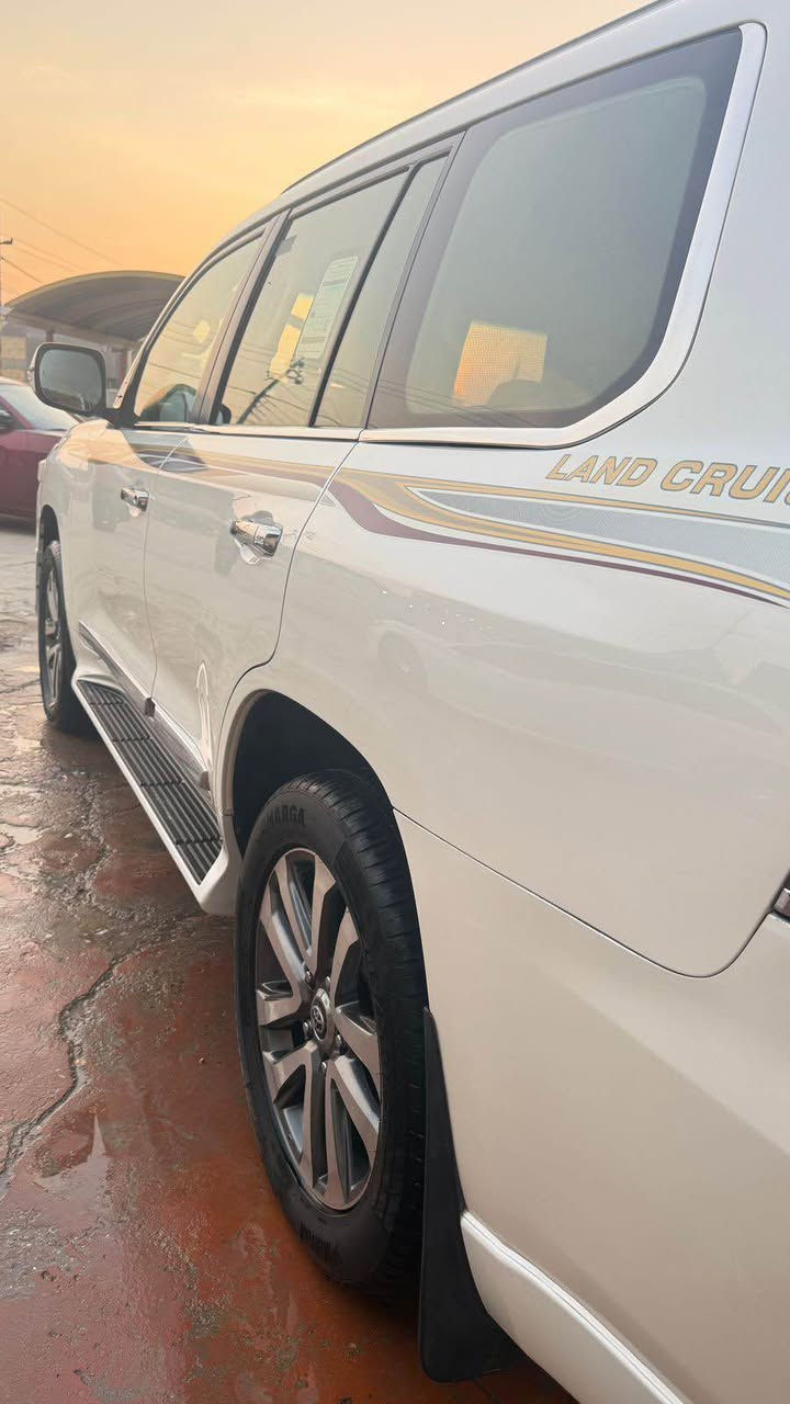 السلام عليكم لاندكروز 2016 فطيم كفاله من الصبغ عدا طلقه بلقماره ومكحله وثنين بلجنطه بدون اي ضرر اخر رقم بغداد باسمي تحويل مباشر ماشيه 170 بدون اي نقص السياره داخله سيرفس بلشركه وجاهزه من كلشي السعر 438 وبيها مجال بسيط للاستفسار *********** المحمودية, بابل
