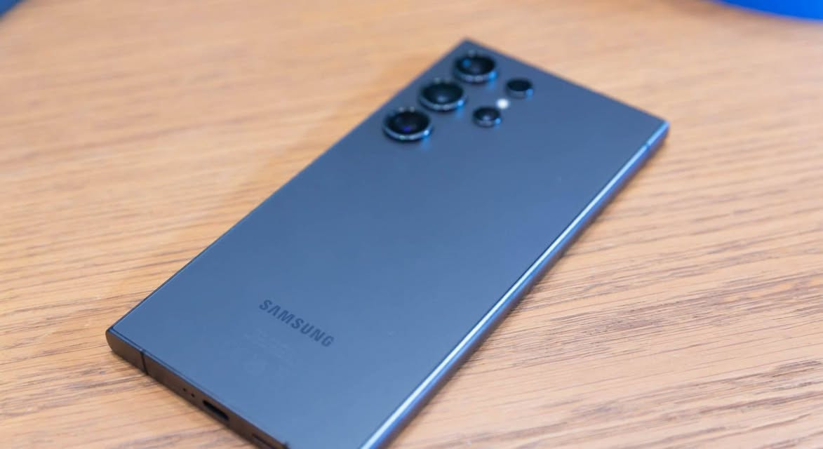 اس ٢٥ الترا الجهاز مكفول من الزلغ وبعده جديد كلش يجي وياه كارتونه وكيبل الأصلي وشاحنة سامسونغ الأصلىة السعر مليون و2o0 قفل رجا لحد يكتب بي مجال هاذ قفله عنواني البصرة التنومة رقمي *********** شغال، واتساب فقط
