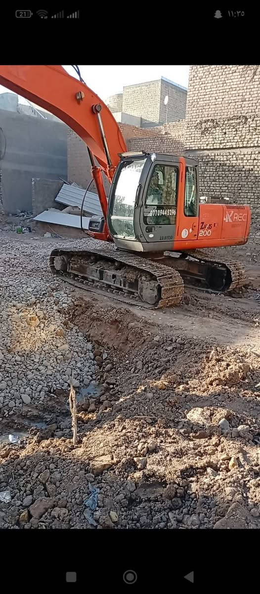 لبيع حفار 2004  كفاله ***********
