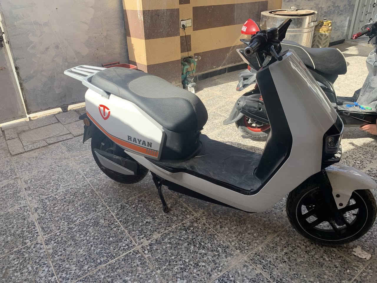 دراجة الشحن الريان مديل 2025 ملف الـ2000 الدراجة بيها بعض الملاحظات بالكفر وكسر جاملغ الأمامي سعرها ٥٥٠ قبل شهرين نازلة وبيها مجال بسيط حگ الجية 
***********
