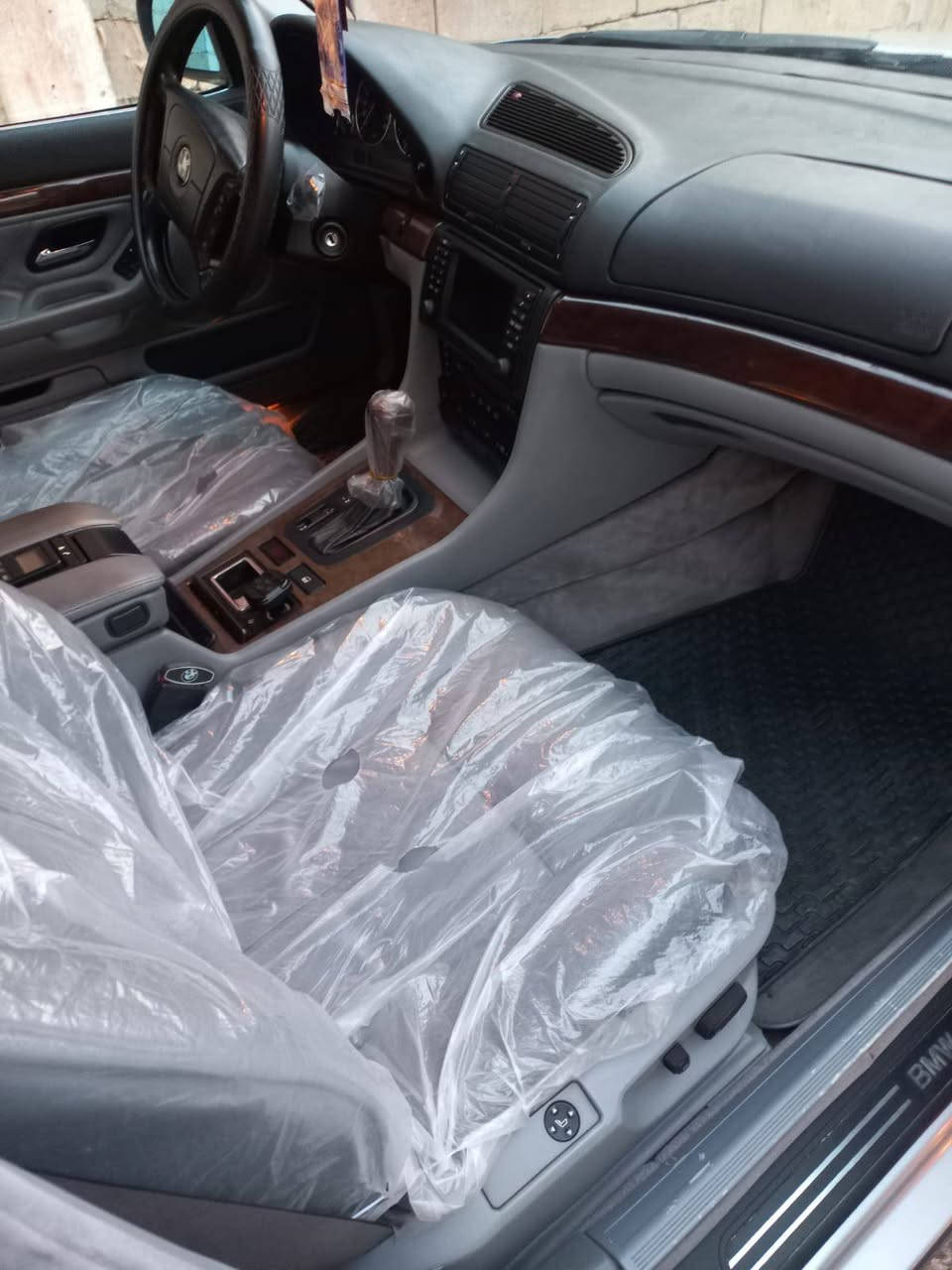 بي ام خفاش 740 مكينه 44 التفاصيل خاص او ***********
