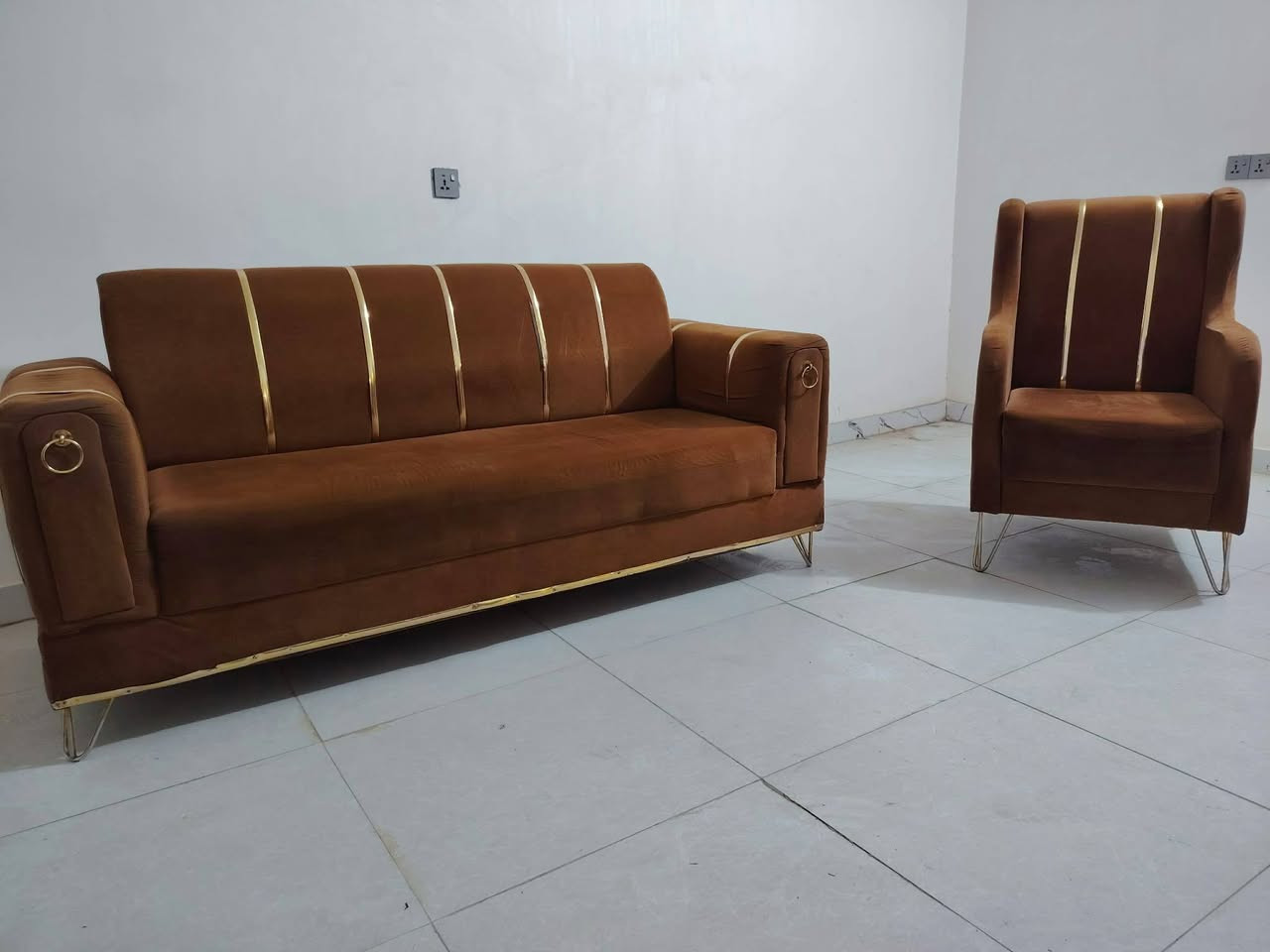 تخم عشر مقاعد تركي ثقيل جدا جدا. مع كوشات حجم كبير مع مفرش كامل اللون المرغوب جوزي🤎
خالي من اي ضرر ٣٧٥ وبي مجال


**إذا كنت صاحب هذا الإعلان وتريد حذفه لأي سبب، رجاءا أرسل رسالة إلى الدعم الفني**