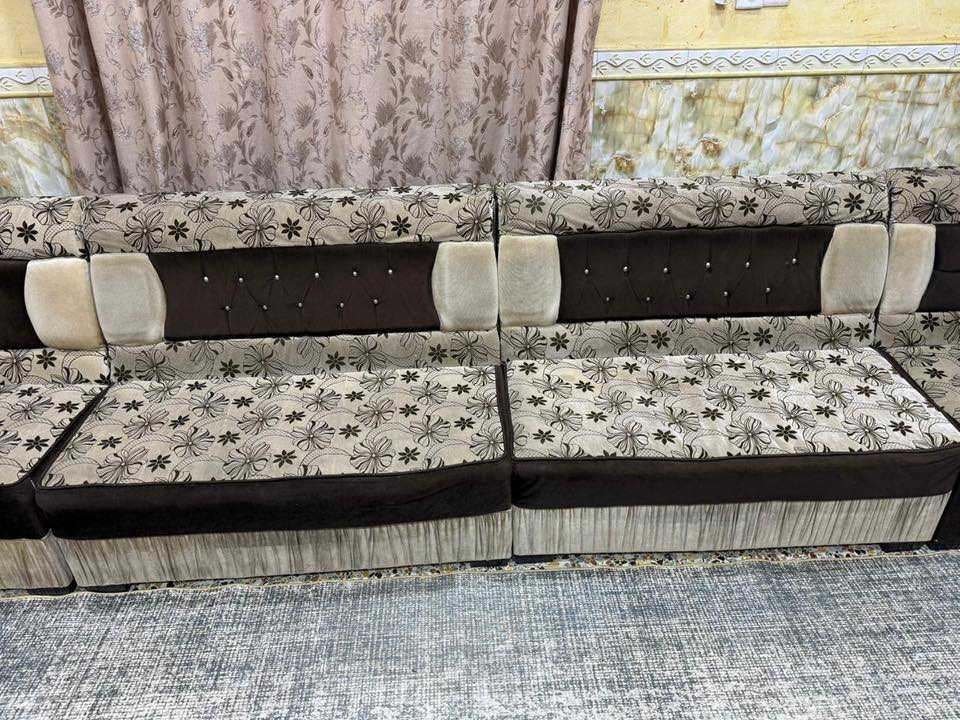 قنفات عشرة متر 
نظيفات 
القبلة 
350 و بيها مجال
واتساب ***********
