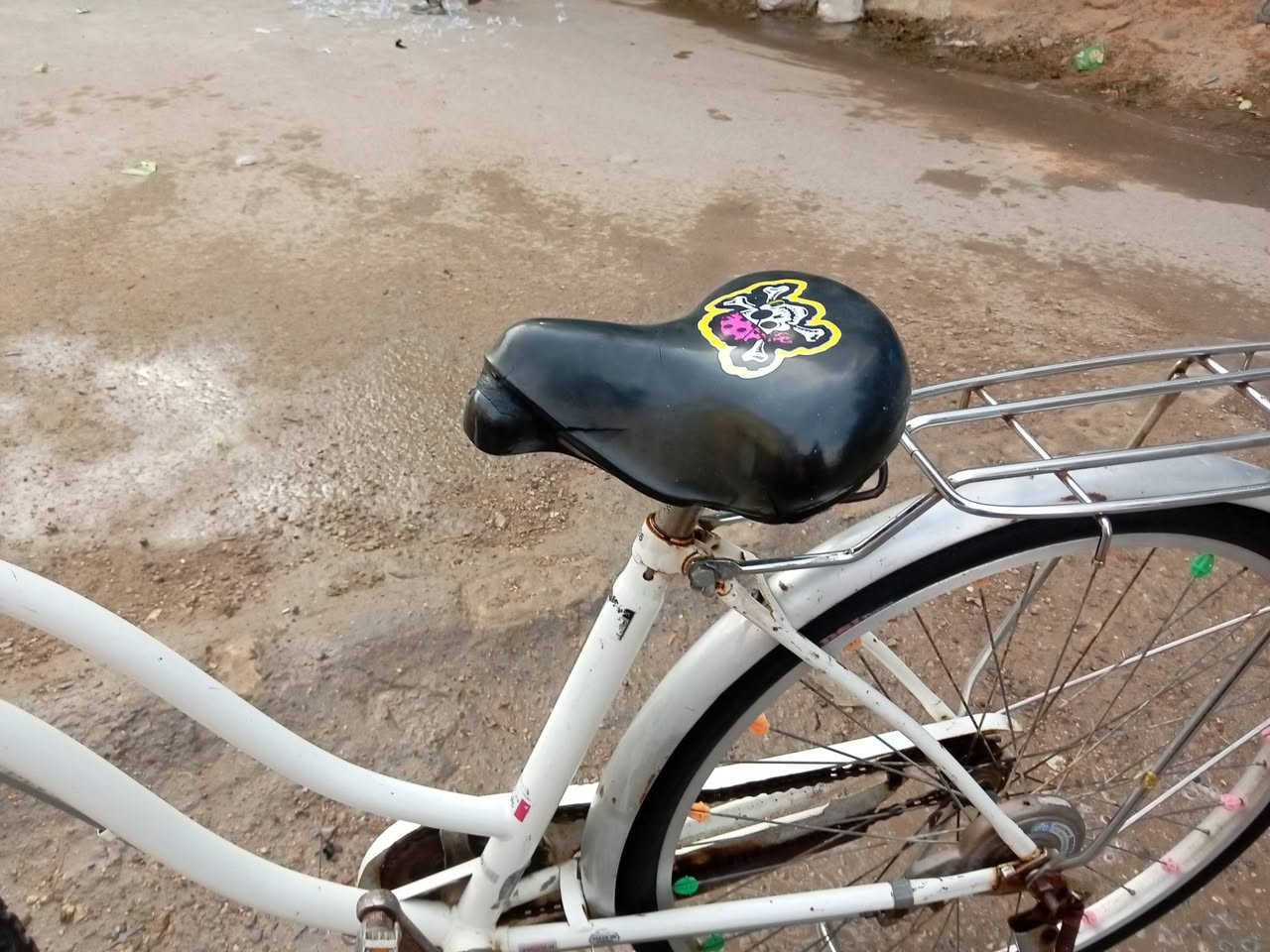 سلام عليكم باسكل حجم 26 مديل2015 البايسكل مختم تأيرات جدد جوابه جدد البايسكل بطه برك شحط لون مميز ابيض  صنيه مال زنجيل البايسكل أحله من الصوره ب ميت مره جاملغات ستان الوياله مختمه الشه مختمه دسك بل عافيه على يأخذه ***********السعر 50وبي مجال حك جيتك
