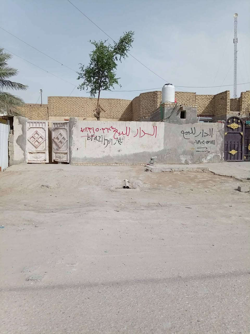 سلام عليكم بيت للبيع حي الزهراء مقابل مدرسة جبل عامل يحتوي ع غرف نوم عدد(2) صاله ومطبخ واستقبال ومجمع صحيات مساحته 250 شارع تبليط باب البيت ملاحظة البيت تجاوز بي معامله مال تطويب ***********
