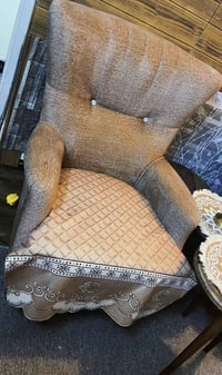 تخم عراقي درجه اولى قوي لون بيجي عنوان بغداد. البنوك الرقم هذا07814556...