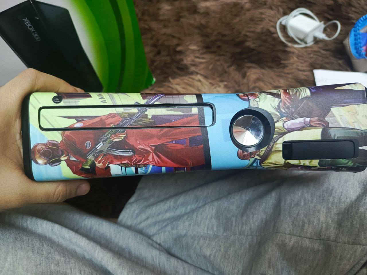 Xbox 360
يدات تحكم ثنين ، الملحقات كاملة وياه ، كارتونة مالته نظيفة 
40 لعبة قويات ، لون اسود مغلف ، اخو الجديد 

100 الف 
مكاني بغداد الشعب
***********
***********
