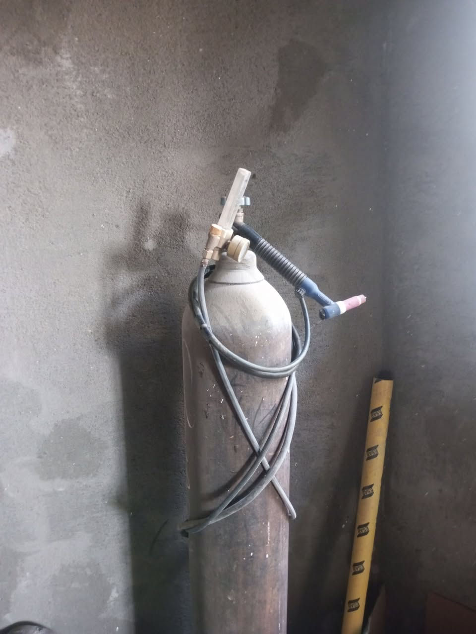 السلام عليكم
مكينه للبيع ٣ في واحد ولدن واركون وميك
كامله مع يدة لحام حار وبارد وتورج لحام وبطل أركون وكيج وكوسره شركه تام شرط الشغل شلعه وحده 325 مكاني البصره الزبير رقم ***********
