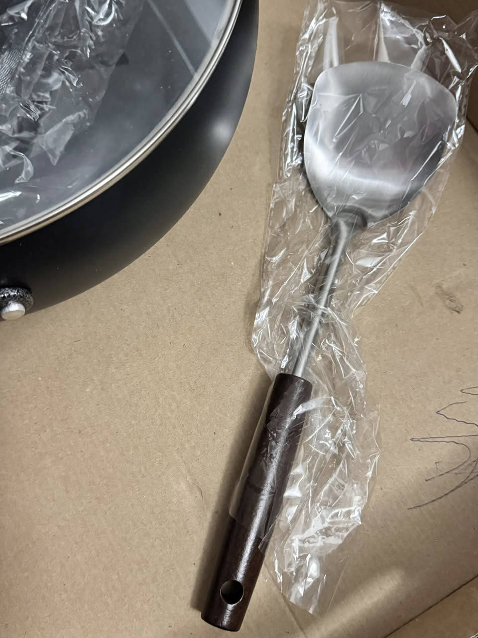 لو تدرون هاي شكد وزنه انوب والله متصدكون وجبيره 30 cm والعمق 12 cm ويدته خشب صاج طبيعي
كلش ثكيله الحكولي والقران خساره 
اكتبولي سعر اعلى سعر


**إذا كنت صاحب هذا الإعلان وتريد حذفه لأي سبب، رجاءا أرسل رسالة إلى الدعم الفني**