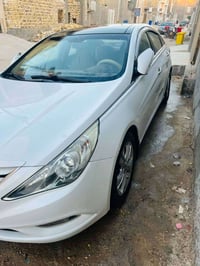 سوناتا 2011خليجيه مكفولة من كلشي بس بارد شبر بالباب وممبين رقم بغداد ب...