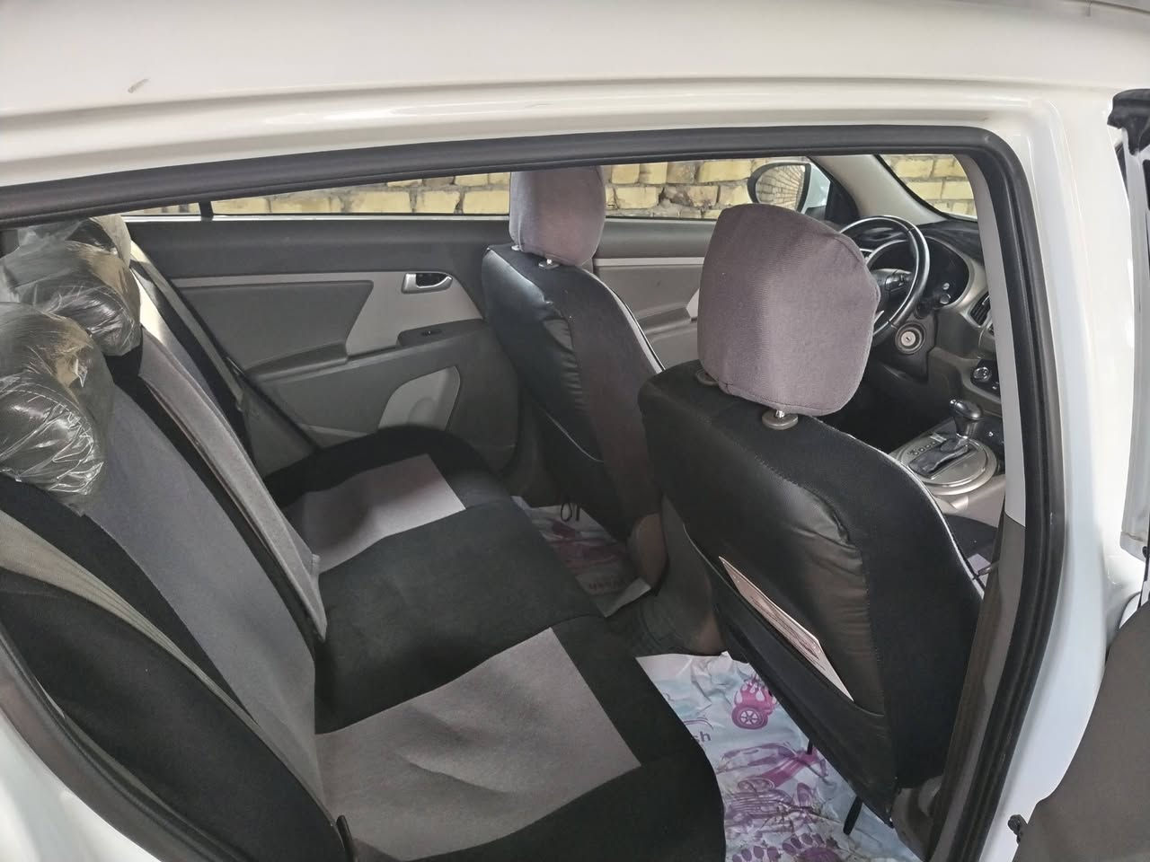 السلام عليكم.
سبورتج ٢٠١٦ خليجي محرك ٢٠٠٠ مفتوح لا تبخير ولا تنقيص كفاله عامه فقط بارد بين البابين جهة العبري موضح بالسونار سياره خير من الله وبالعافية على ياخذه وبيه مواصفات معروفه *********** السعر ١٥٨ وبيه مجال قليل مكان السيارة بابل
