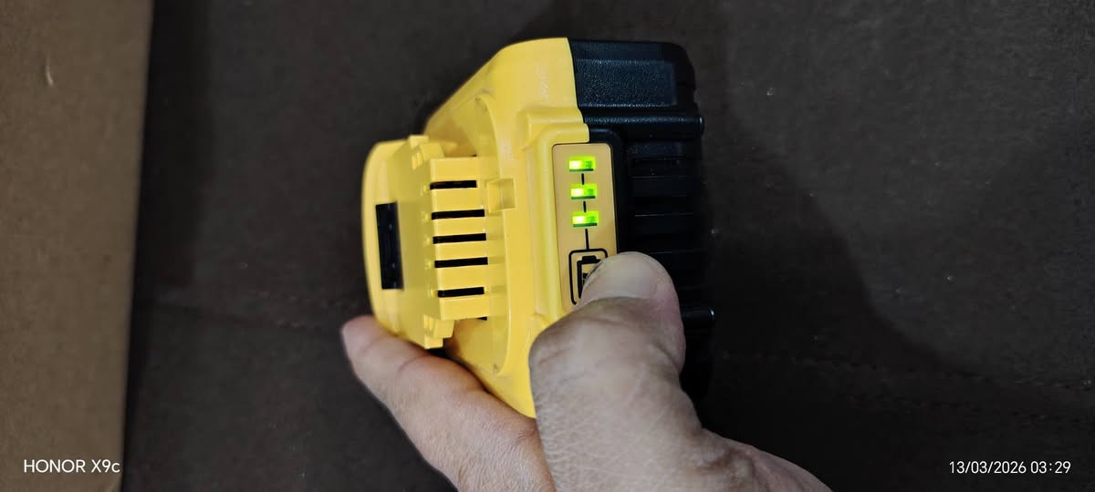 بطاريات اصليات مع الشاحنه الفولتيه والامبيريه وعدد الخلايه موجوده بالصور وزن البطاريه الوحده كيلو خلي سعر باليرضي الله واخذهن


**إذا كنت صاحب هذا الإعلان وتريد حذفه لأي سبب، رجاءا أرسل رسالة إلى الدعم الفني**