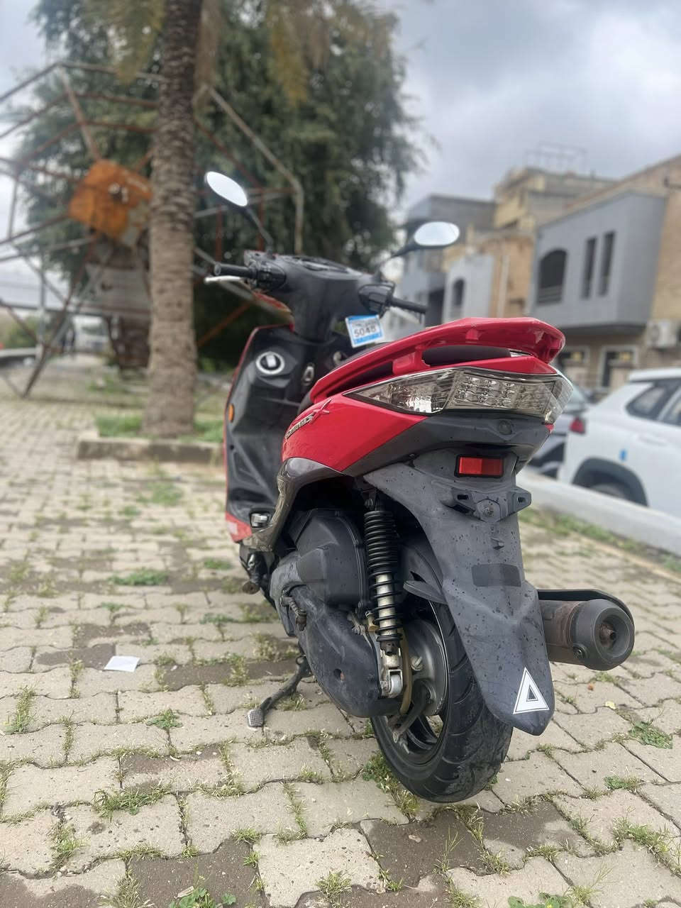 السلام عليكم للبيع سكنس لد ياباني  (خطين نوزل )  مديل الحديث شاشه الكترونيه عداد بانزين نظام فحص شحن الباتري نظام فحص الدهن دراجة جديدة مال رمبه او اوراقها كامله دراجه بيها محرك يخبل وبرغي ما مفتوح بيها بشرط جيب فيتر وأفحص والدراجة إذا تجي وتشوفها مو نفس الصوره تاخذها بلاش ما ابيع إذا متجيب فيتر ويفحصها دراجه مال جناي كفرات بلاديه محرك بلادي كولشي بيها بلادي تفتح سويج بس تدوس دكمت لسلف تشتغل مكفوله من الشخط اكفلك التاير  إذا بيه بنجر ارجع او اكول أكفلك التاير إذا بي بنجر تعال وشوفها بعينك السعر1450 أوبيها مجال قليل لان دراجه رمبه)تجي تاخذها من باب البيت مكاني
بغداد   📞***********
