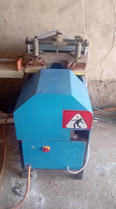 ثلالث قطع pvc للبيع سعر مناسب ونضيفات
***********
