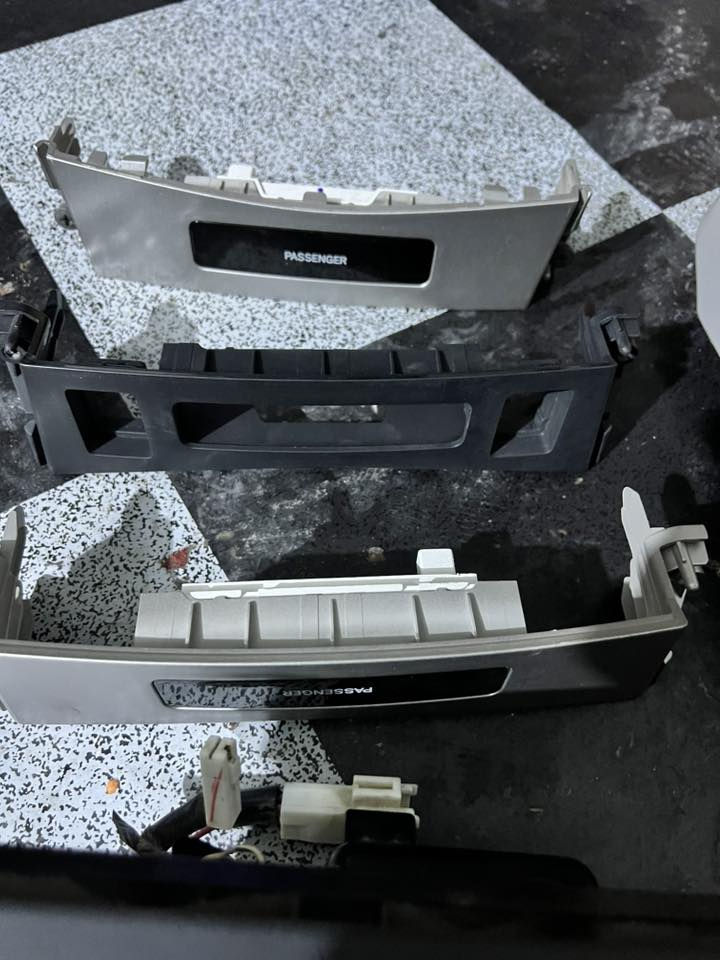 غراض كورلا من 2010ل 2013 
المسجل ابلادي 25الف
شاشة شكل الكزز لك جديدة 125الف قفل
اسبايدر خلفي اصلي 25الف

وأي استفسار اتصل ***********
