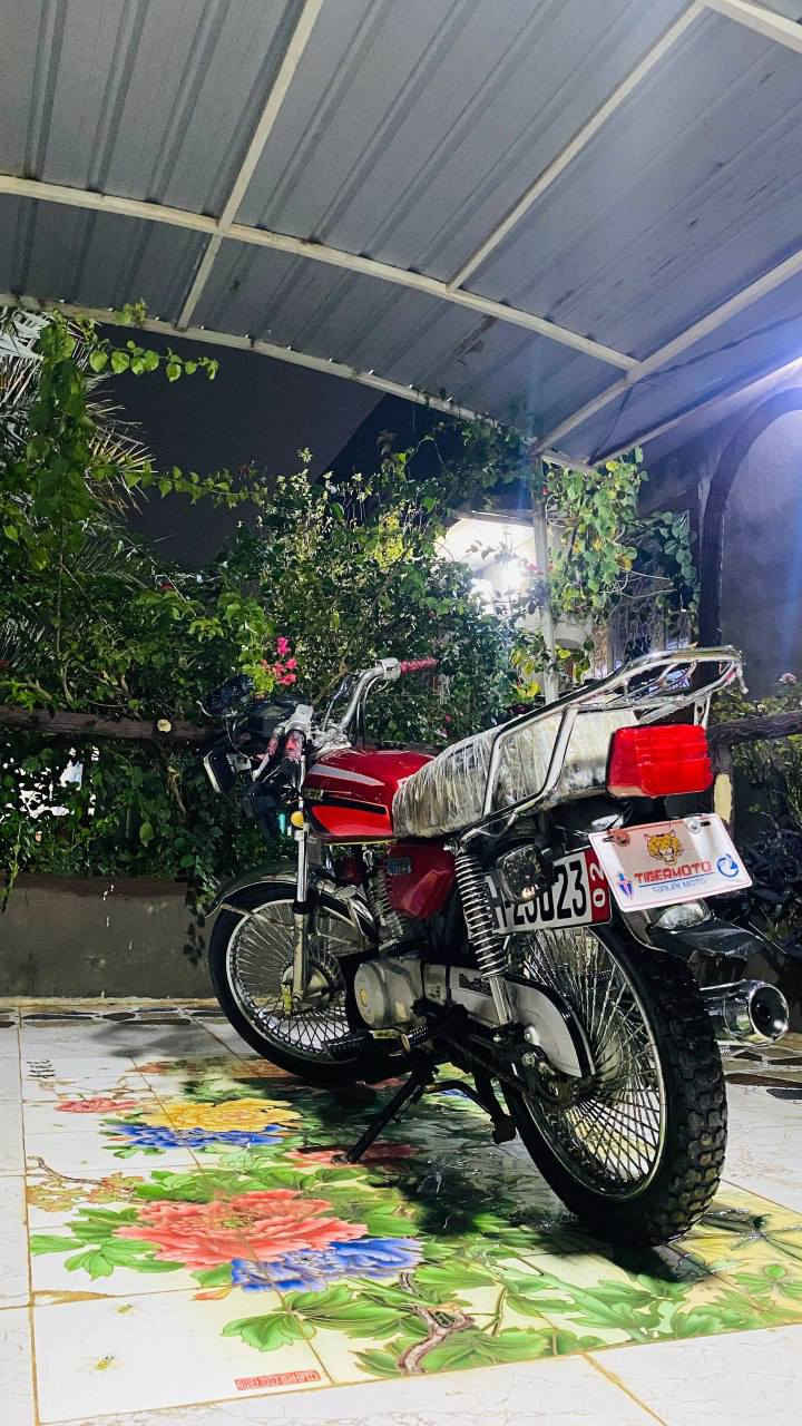 السلام عليكم
تايكر للبيع محدث22
محرك مفتوح
كهربائيات شغالة نشاط فول 
لا صرف ولا بخار 
السعر400وبي مجال
للاستفسار خاص او الاتصال 
***********
