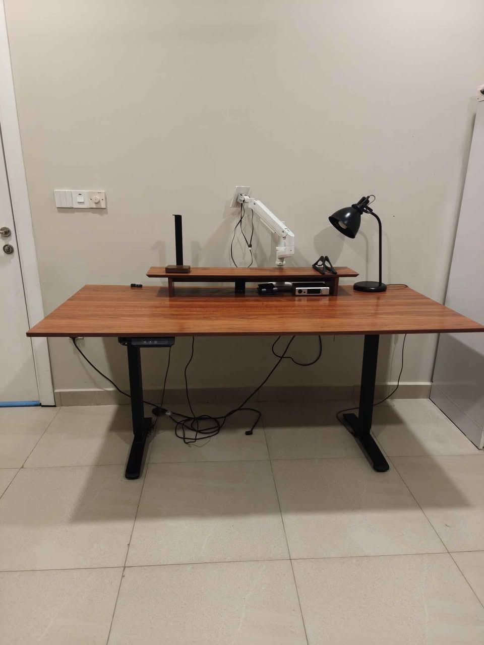 ميز ستاندنك يصعد وينزل الخشبه عرض 200 عمق 80 سم، ارتفاع الميز تتحكم بي، انطي ويه الخشبه العلبه الموجوده بالصوره ممكن تخلي عليها الشاشه او اي شي يعجبك تتحمل وزن، السعر 250 الف قفل، مكاني حي الجهاد بغداد, العراق


**إذا كنت صاحب هذا الإعلان وتريد حذفه لأي سبب، رجاءا أرسل رسالة إلى الدعم الفني**