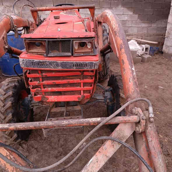 السلام عليكم كابوته للبيع موديل ٩٠  مكينه نضيفه ٣بستم مكان صلاح الدين بلد ملحقات كيله ورفاسه وفيدان ورا المكينه نضيفه سعره ١٠ مليون أو بيهه مجال استفسار أكثر اتصل ***********
