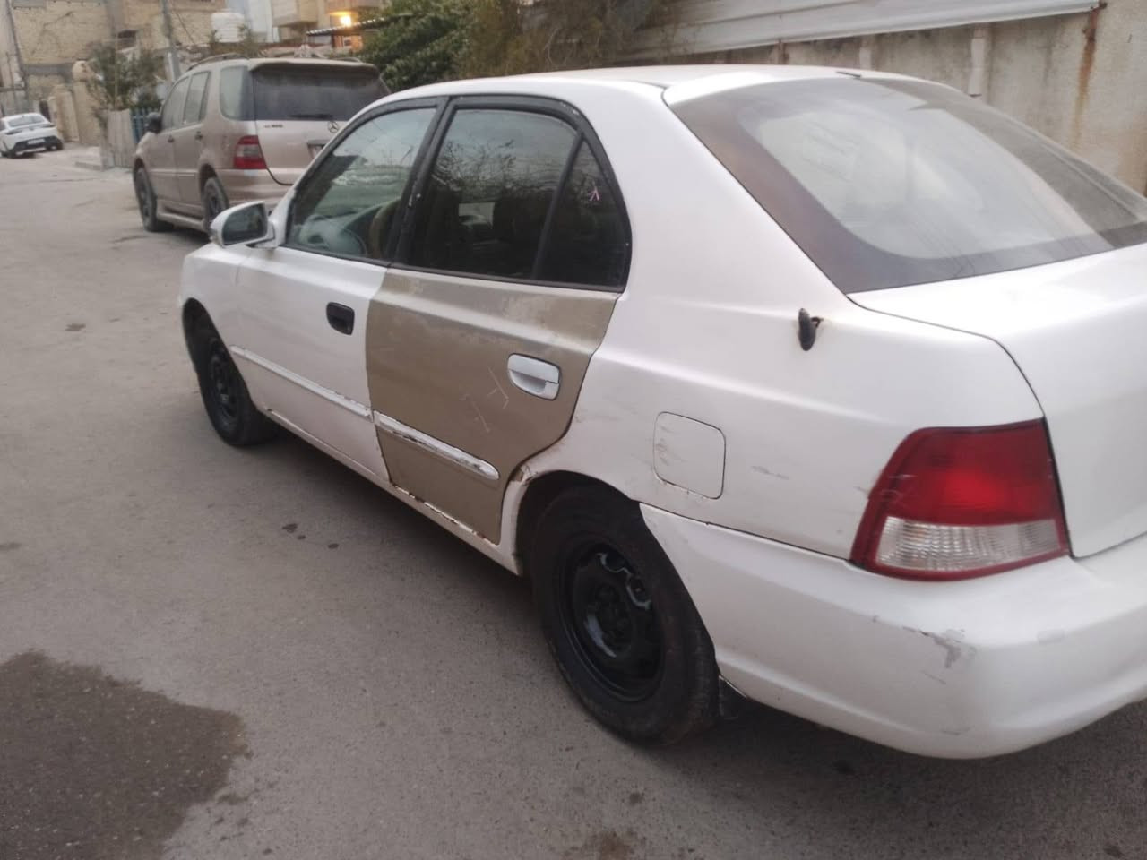 سلام عليكم هونداي اكسنت موديل 2001السعر 25$ رقم كربلاء كير عادي سياره مال جناي طخم تاير وباتري جديد صبغ عام بدون ضربة شرط تحويل كهربائيا كله شغاله مكان بغداد هاتف ***********
