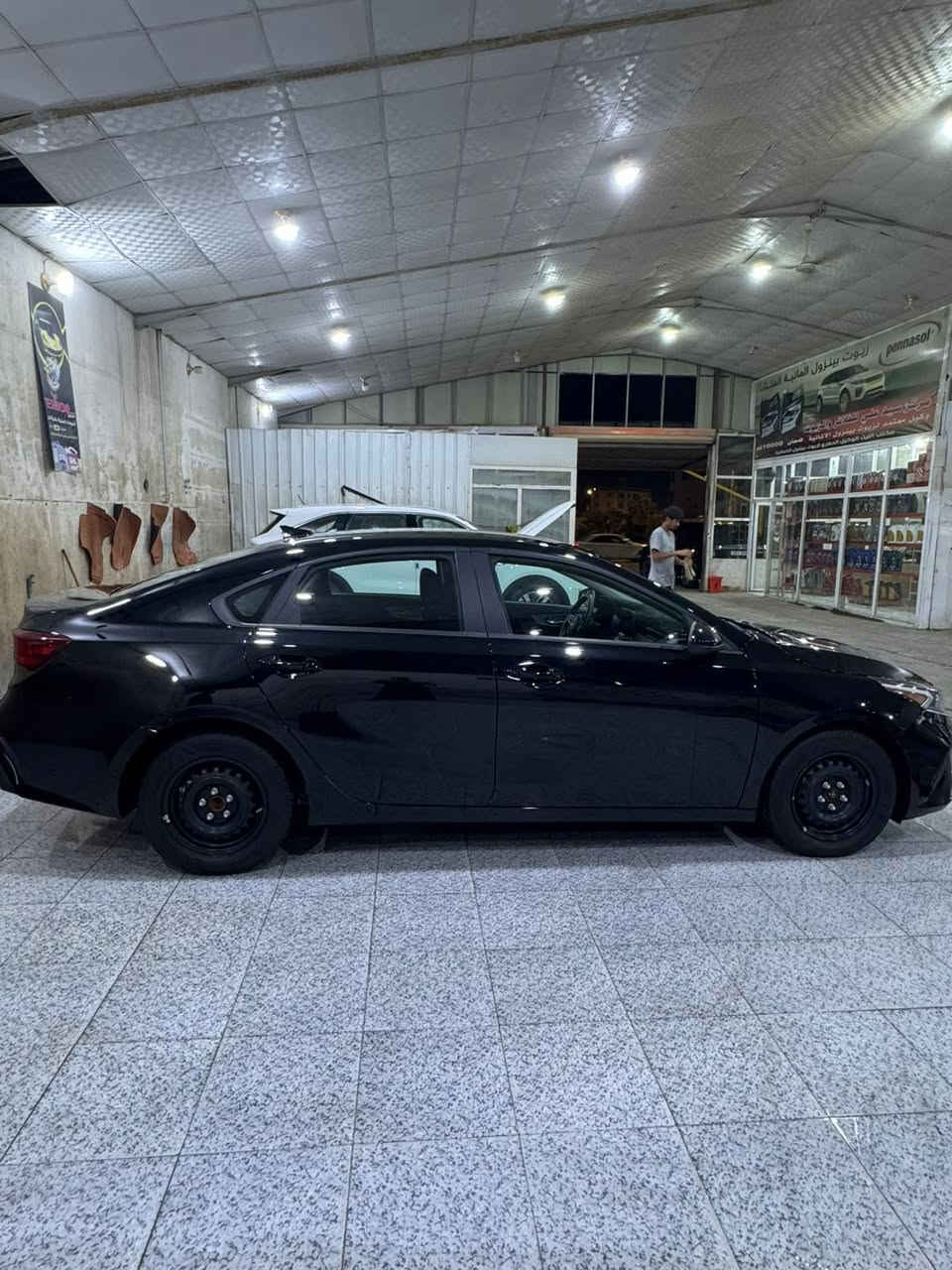 السلام عليكم 
فورتي مكفوله من التبديل والصبغ
موديل 24 معوقين (المعوق ابن أوادم كلش )
ماشيه 16 الف 
محرك 2000
شرط ماتصرف عليها ولا ربع 
المكان الناصريه 
***********
السعر 145 بيها مجال
