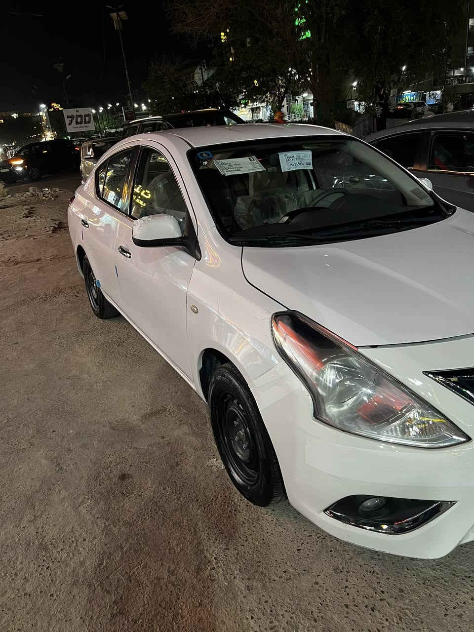 السلام عليكم نيسان سني هندي ٢٠١٨السيارة ماشيه ١٠٩الف km  
رقمها يخبل شبه مميز
فقط تبديل جاملغ امامي وبيها تكحيلات وسونار موضح بالصوره 
منضومه بانزين كلها جديد 
تخم تاير جديد 
باتري جديد 
السيارة انظف من الصوره سيارة حلوه مال جناي
تجي تشوف السيارة تعجبك سياره حلوه ونظيفه 
نقصها فقط دبل امامي جهت السايق سيارة ربع متصرف عليها 
السعر ٩٧ وبيها مجال قليل سعر ما اقطع بالتليفون تجي تشوف السيارة تقتنع بيها تعجبك عيوني الك 
عنواني بغداد الطالبيه او البنوك 
***********
***********
حسين العبادي
