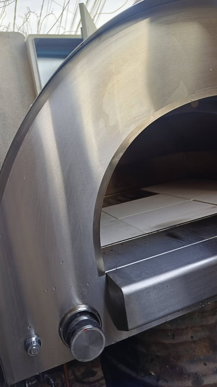 فرن بيتزا ايطالي ديسكتوب للبيع
رن ستانلس ستيل مستعمل فقط ٤ مرات ،نظافة 100% مثل ما موضح ، 
الحرارة يوصل 650 سليزي خلال 10 دقايق 
يشتغل بالفحم و الغاز و بيه مكان خاص يتخلى بيه الفحم .
ابعاد الفرن 101*91+71
للاستعلام عن السعر يرجى التواصل واتساب حصرا 
***********
مكاني الحلة
