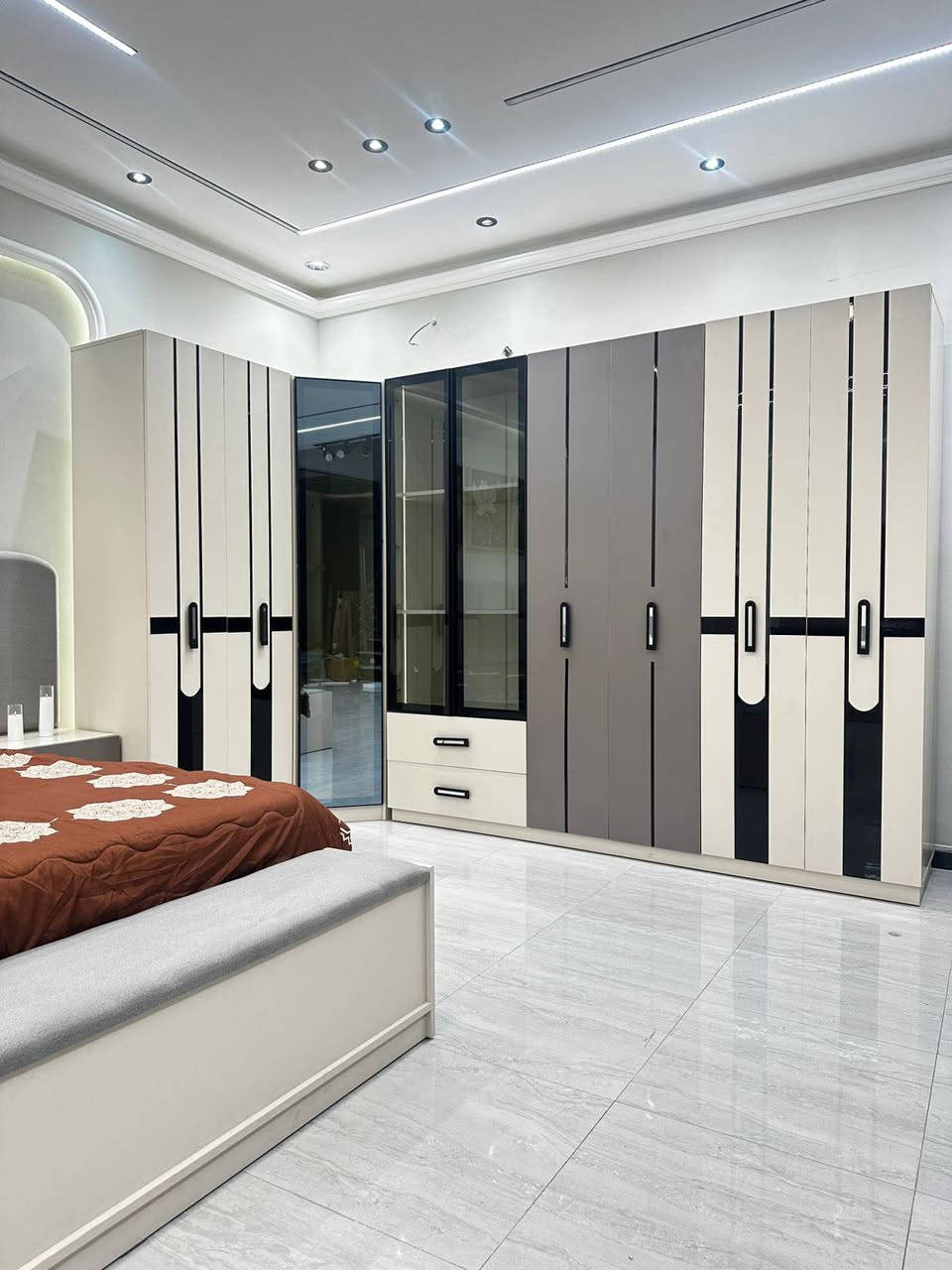 معرض الوليد الأثاث الراقي احدث الغرف التركية وعراقية 
غرف نوم عرقي وتركيا ضمان الجوده عاليه 
*********** الشريقات, صلاح الدين
