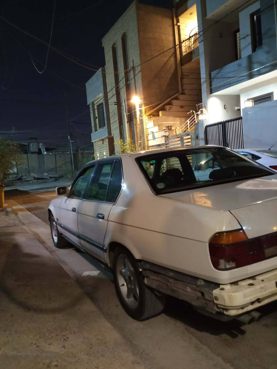 السلام عليكم BMW730موديل1987 سنويه لل 28مصبوغة حزام بدون ضربة كير مكفول مكينه بيه نضوح دهن غرفه جلد اسود كهرباء سياره يحتاجلها ترتيبات بيها نقوصات السعر36وبيه مجال العنوان بغداد حي الجهاد ***********
