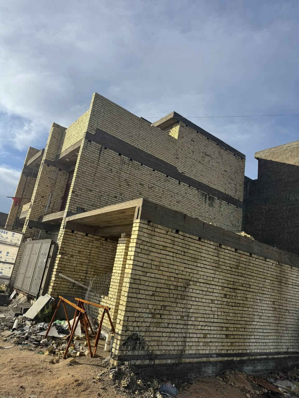 دار للبيع غزاليه نهاية شارع المركز مساحته ٥٥متر اراضي النزاهه الف خدمات كامله فقط تبليط ماكو يبعد عن شارع المركز دقيقين تواصل وتس اب ***********
