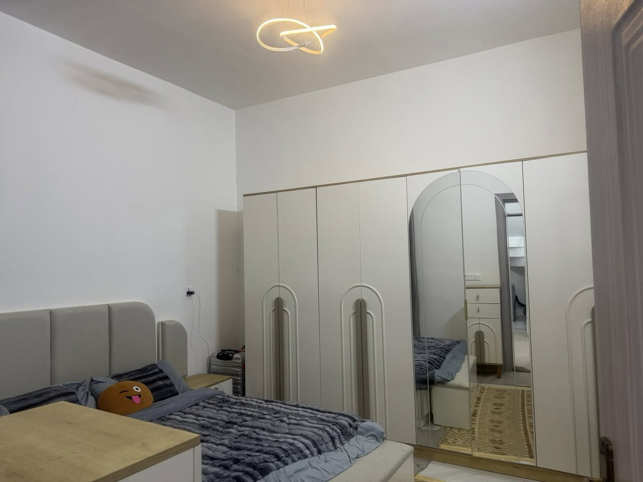 دار للبيع – الديوم / المربع الثاني
قريب المركز الصحي وجامع القهار
 • المساحة: 100 م² (10×10) – ركن
 • 3 غرف نوم
 • سطح شتايگر
 • شبابيك ألمنيوم مع كَتائب
 • الدار باسمي والبيع مباشر 

💰 السعر: 81 مليون دينار قابل للتفاوض

للتواصل ***********
