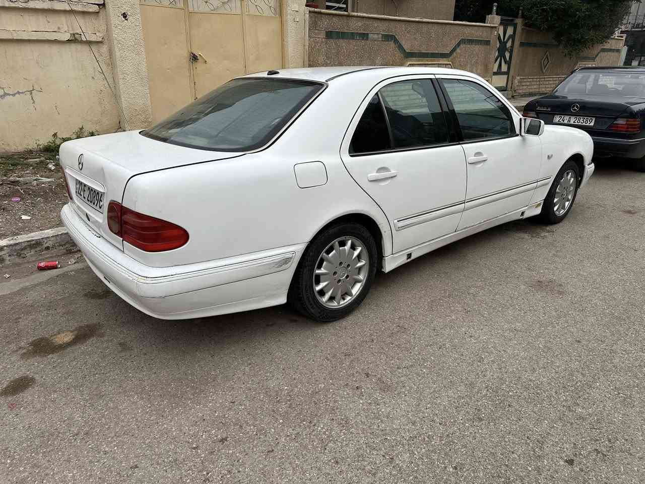 سلام عليكم مارسدس ام عيون موديل ٩٦ رقم اربيل باسمي صبغ عام تبريد شغال السيارة بدون نقص بس حدادية خلفية ٦٠ % مكينة اربعة سلندر خراطيم اقتصادية السعر ٨٠ 
***********
