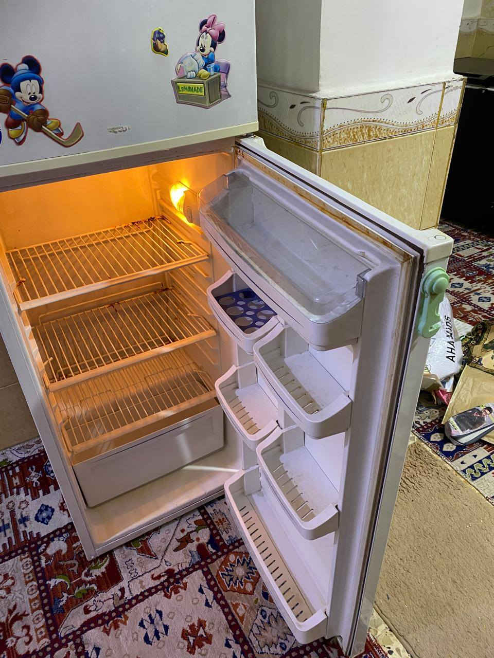 ثلاجة فستل9قدم السعر 100الف
العنوان التنومة شارع 45
رقم الهاتف ***********
