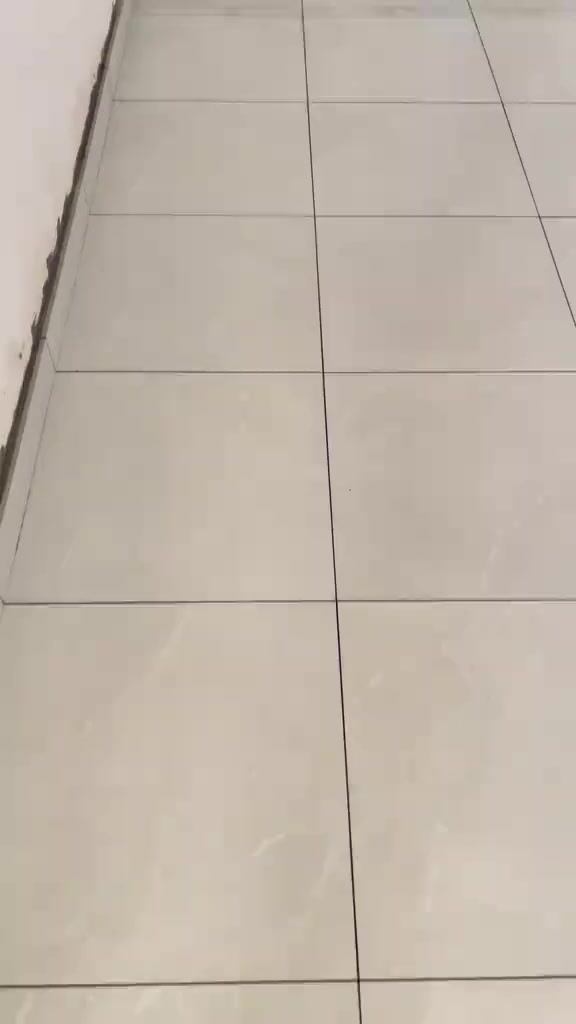 خلفه سراميك جداري ارضي متفرغ حاليا شغل نظيف ومرتب ***********
