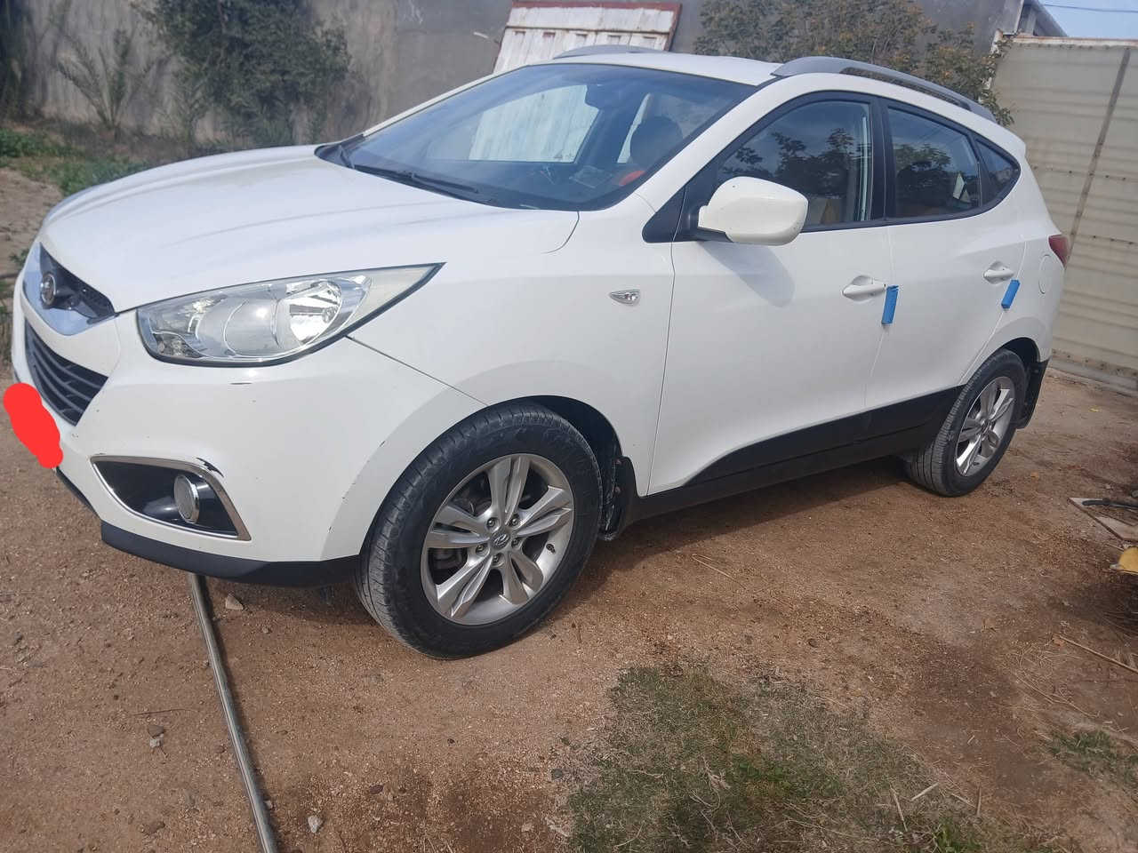 السلام عليكم توسان خليجية للبيع كفاله السونار داخل المنشور موديل 2013 رقم بغداد السيارة جاهزه من الدعاميه للدعاميه كل شغال مكان السيارة بابل  السعر  143 التليفون ***********
