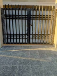 عندي باب تفصال جديدة للبيع تحتاج فقط وجة لان جنت ضامهة جديدة قطعة زنجا...