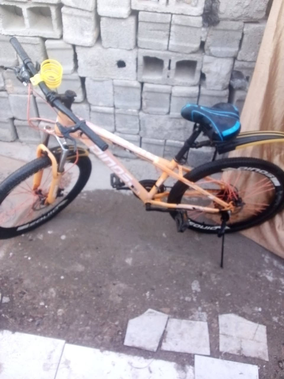 باسكل نوع ياباني عكرب شغال تايرات صليات لون خوخي يحمل وزان ثقيله بس تاير الوره تبدله صجم ما مستعمل بس يوم واحد نضيف خو الجديد مكاني الشهداء البياع السعر 75رقمي ***********وتساب الي مو شراي لا يتعبني مره خصت الادمن
