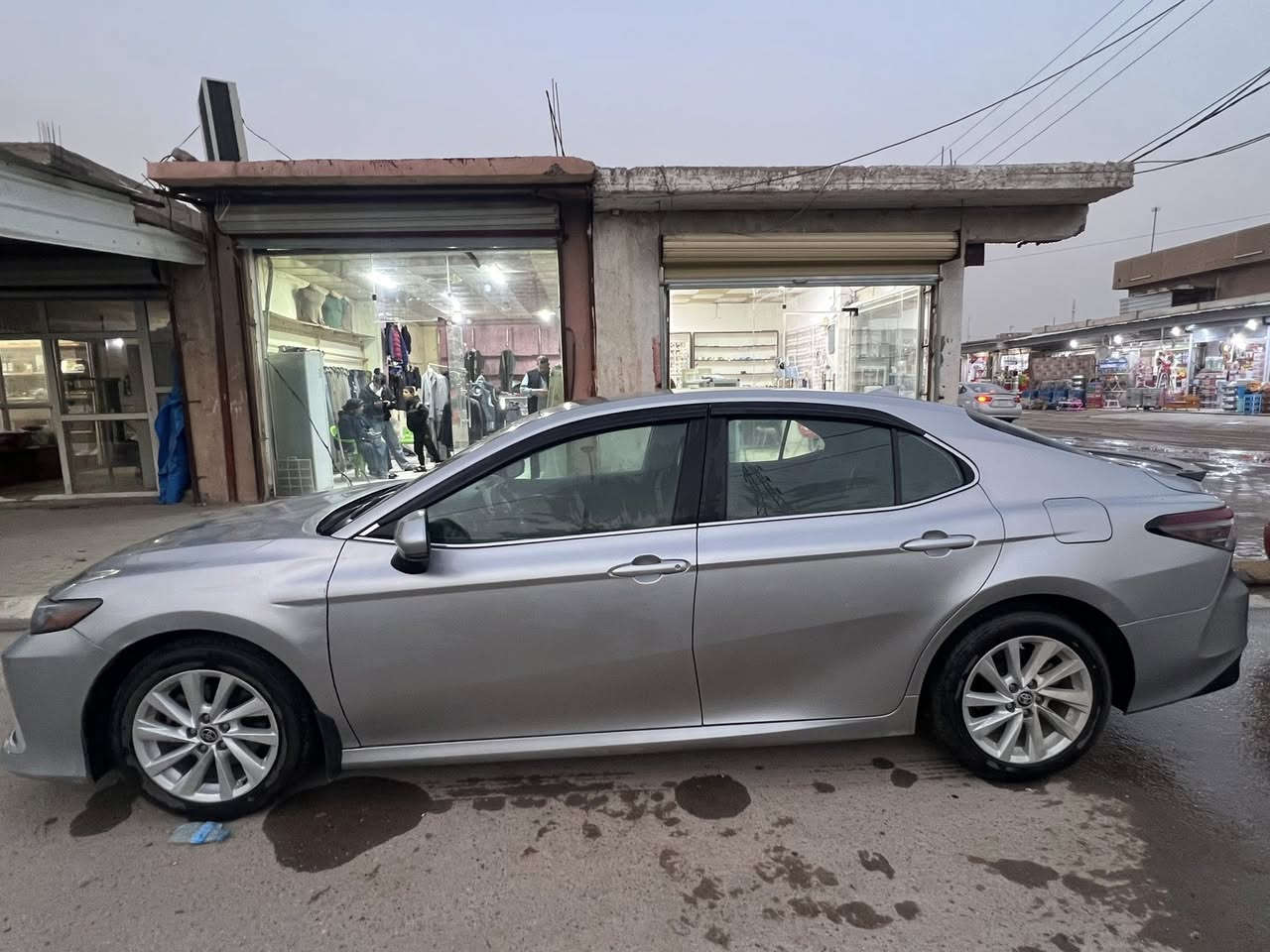 السلام عليكم 
تويوتا كامري بانزين 2023
مواصفات LE نص فول معروفه مواصفات الكامري 
ضرر صبغ بنيد وفتحة باب السائق علئ بارد 
موضح الضرر في المنشور 
السعر 175 وبيها مجال كلش قليل 
رقم الهاتف ***********
