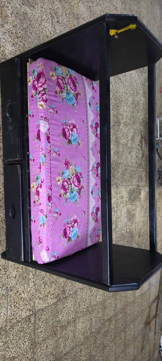 تخت طفل خزن للبيع لون اسود+دوشك طفل
الطول130
العرض60
الارتفاع 100
السعر 40وبي مجال المكان موصل حي عدن
***********
***********
